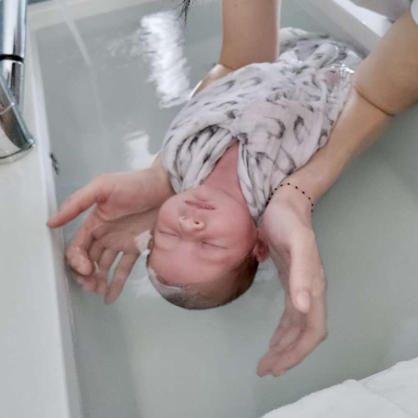 Bain enveloppé bébé